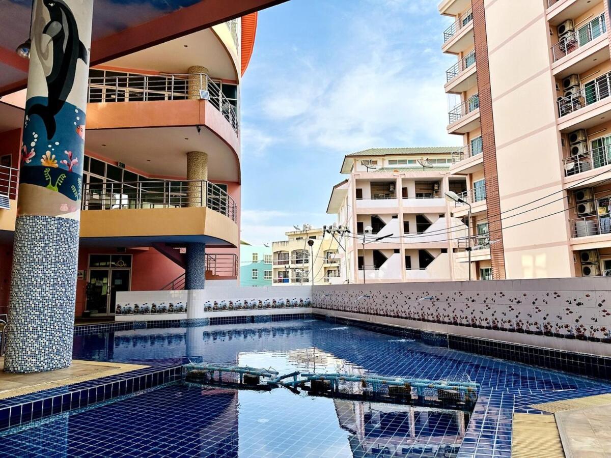Ban Rong Khoei Wisdom Burg Bangsaen, Pool, Gymアパートホテル エクステリア 写真