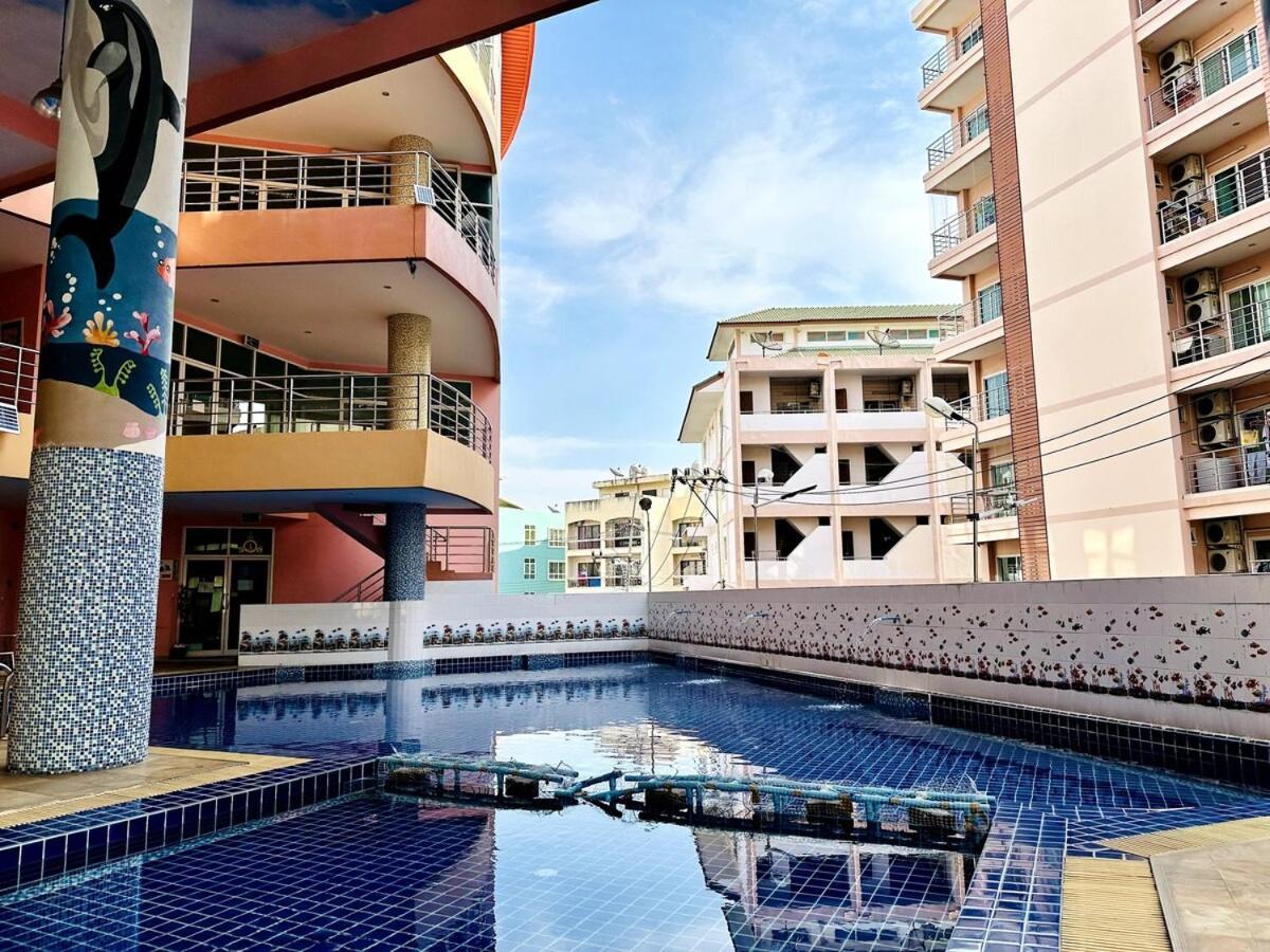Ban Rong Khoei Wisdom Burg Bangsaen, Pool, Gymアパートホテル エクステリア 写真