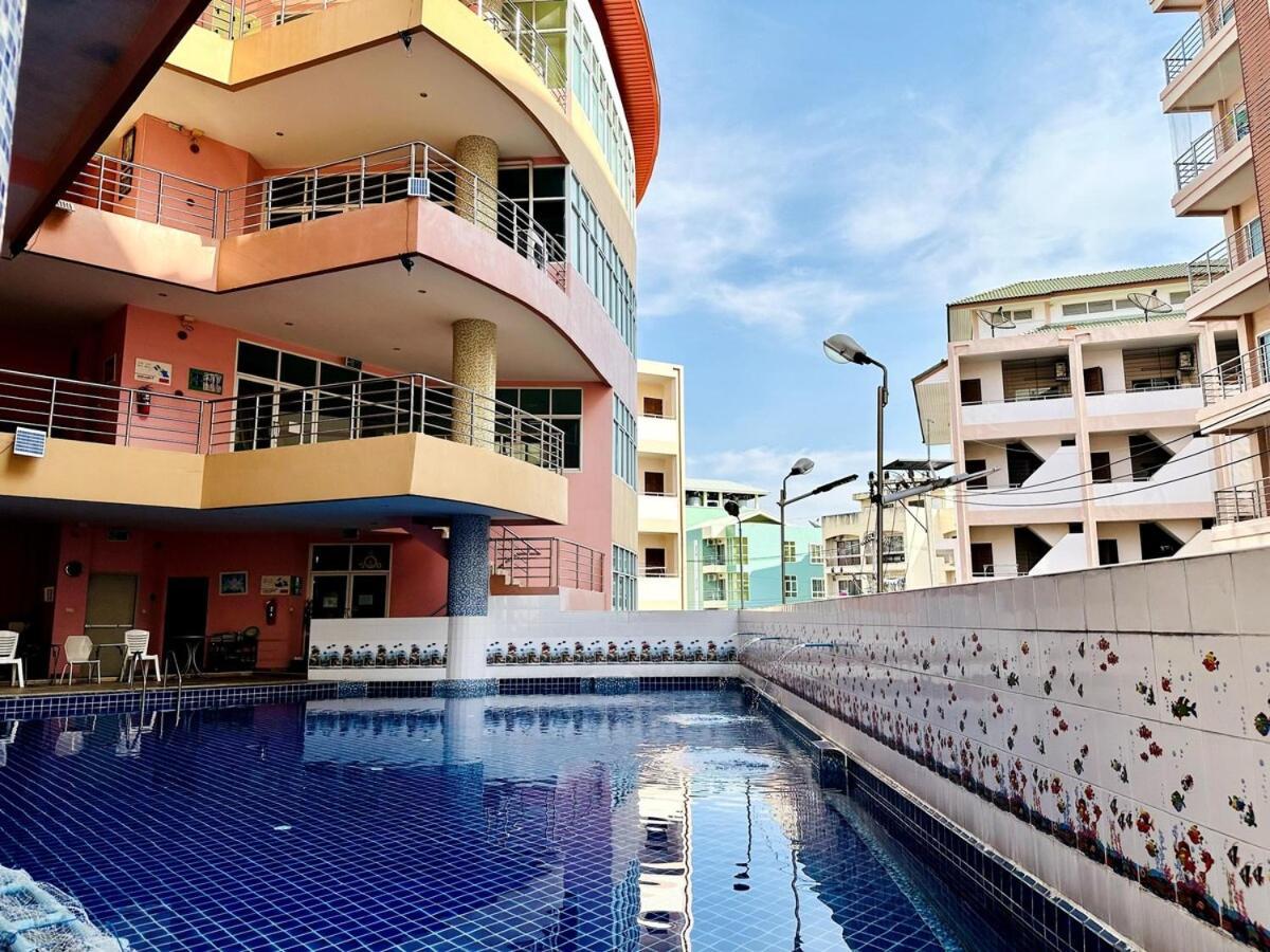 Ban Rong Khoei Wisdom Burg Bangsaen, Pool, Gymアパートホテル エクステリア 写真