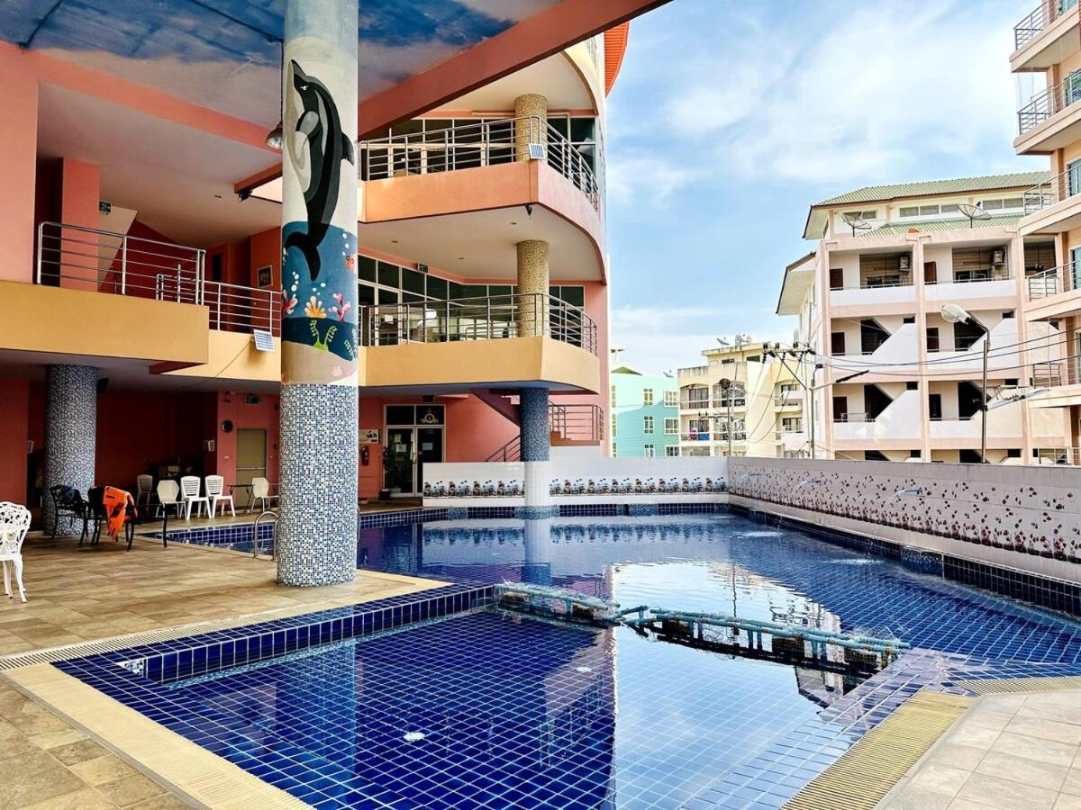 Ban Rong Khoei Wisdom Burg Bangsaen, Pool, Gymアパートホテル エクステリア 写真